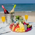 ארוחת בוקר מול הים-לובי בר מלון חוף נחשולים צילום בועז לביא